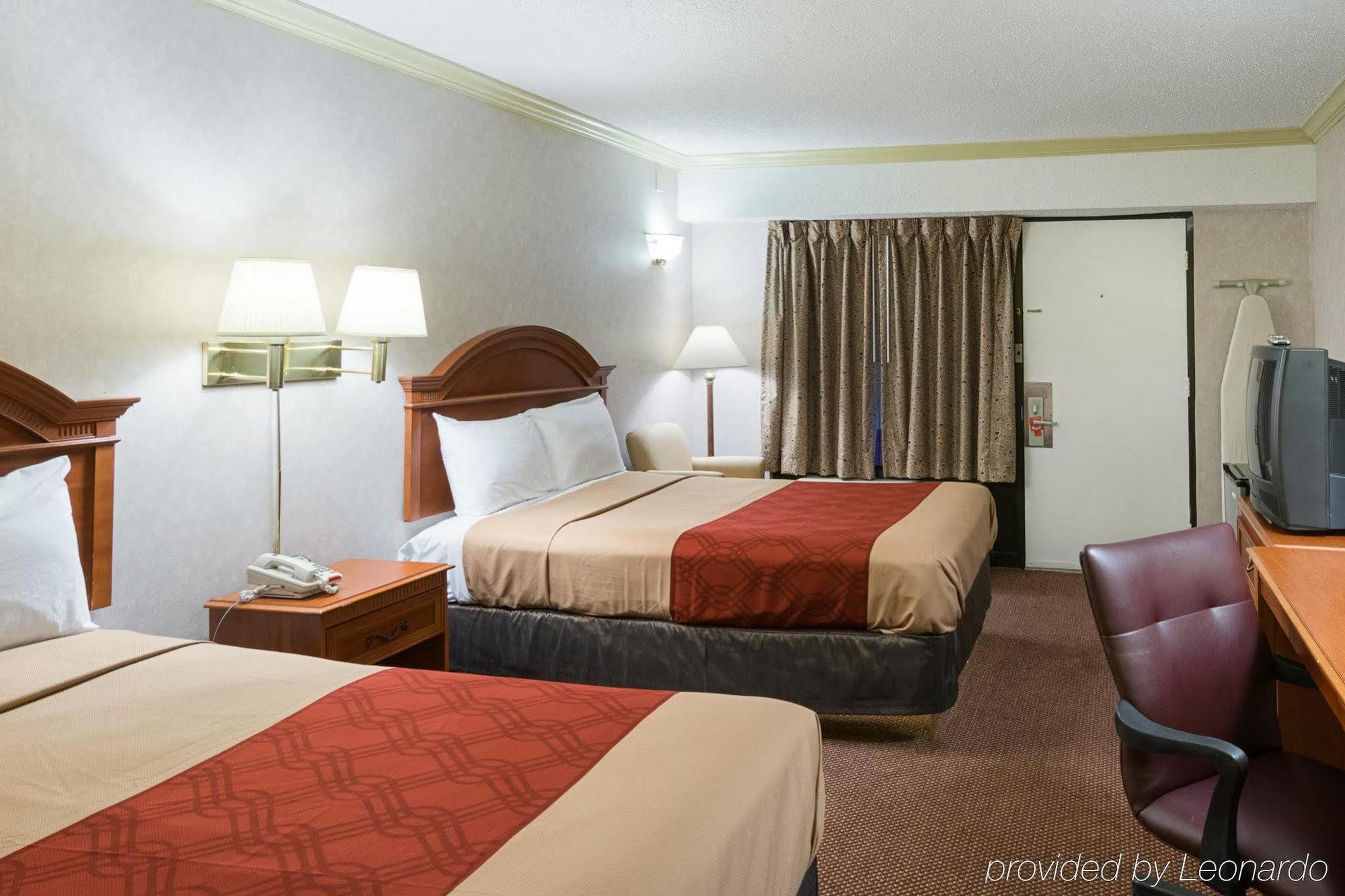 Travel Inn New Castle Airport Екстер'єр фото