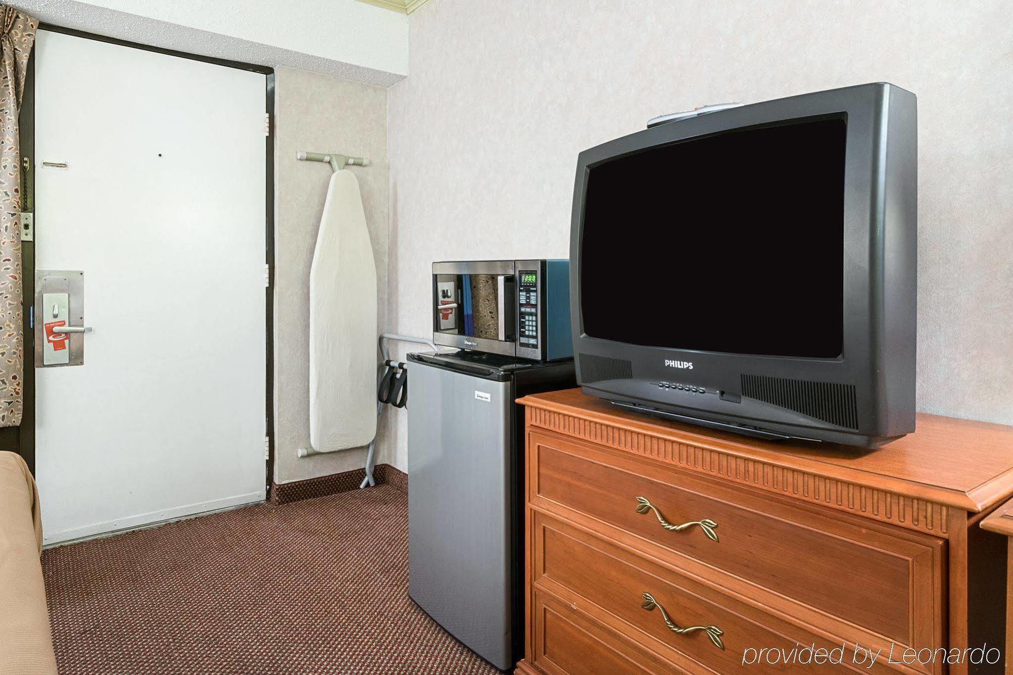 Travel Inn New Castle Airport Екстер'єр фото