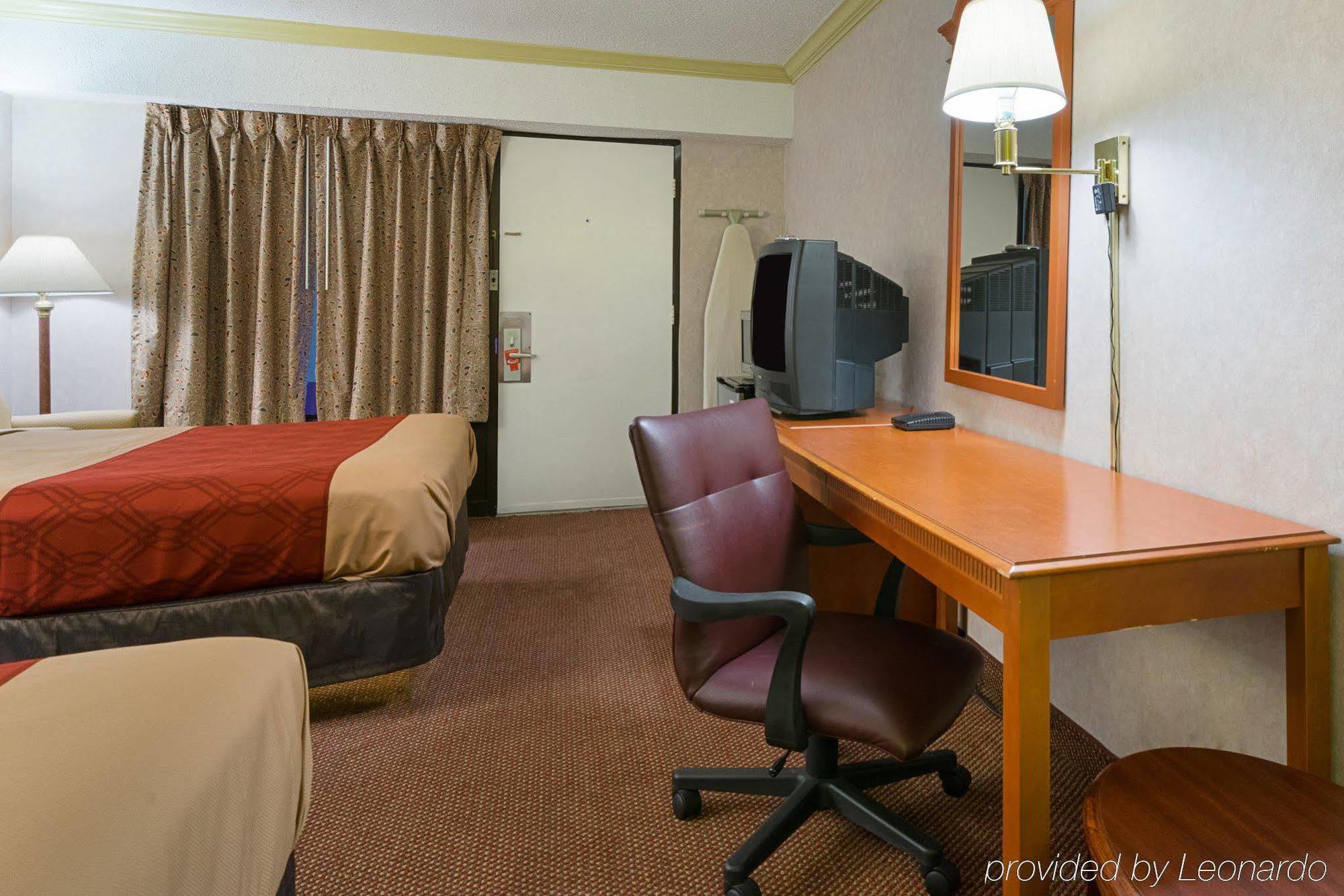 Travel Inn New Castle Airport Екстер'єр фото