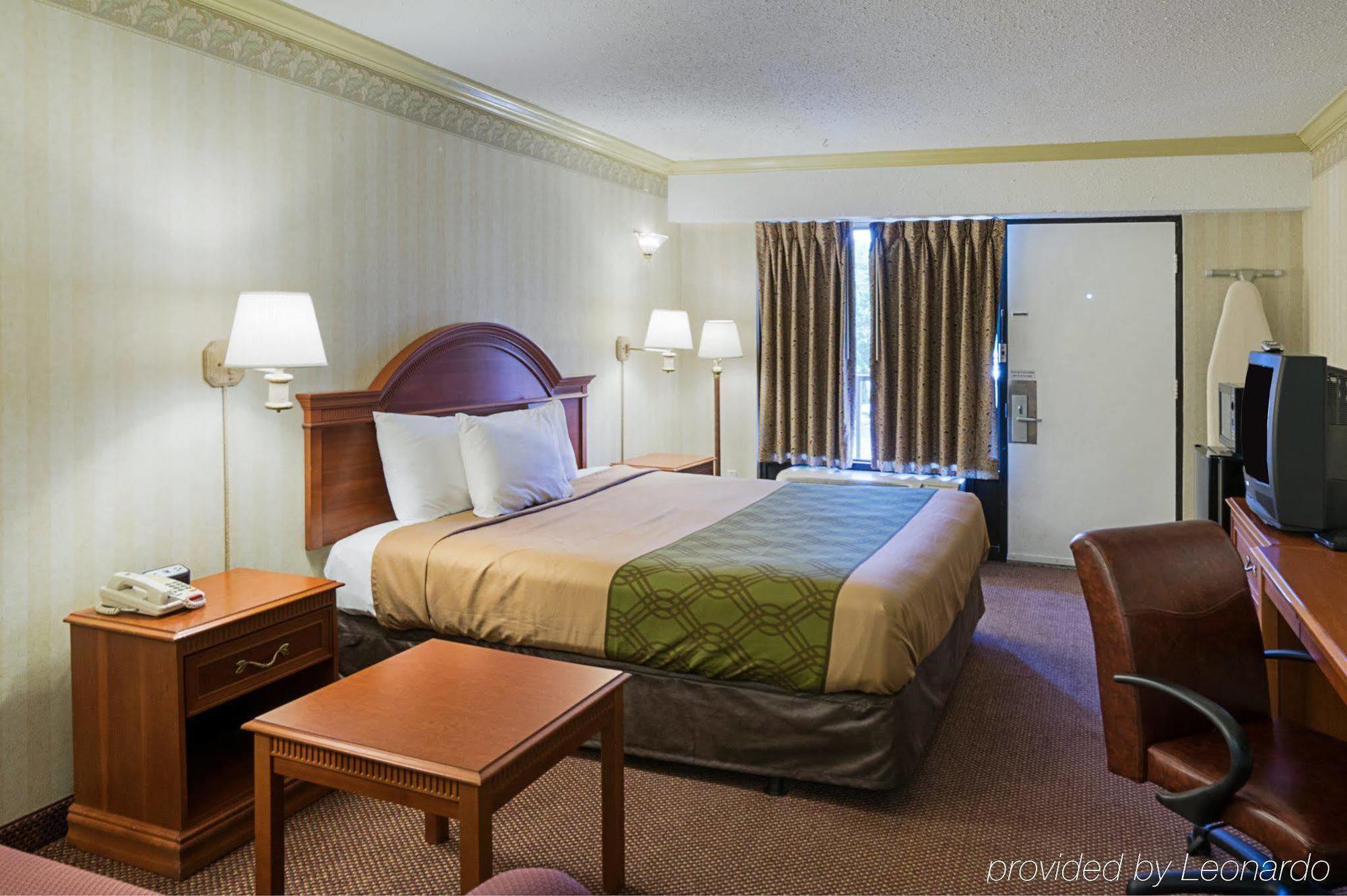Travel Inn New Castle Airport Екстер'єр фото