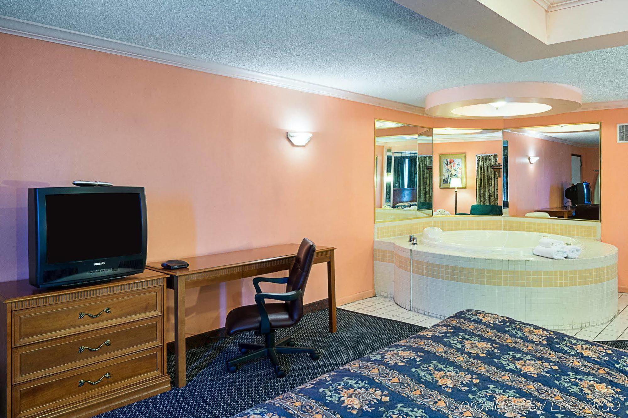 Travel Inn New Castle Airport Екстер'єр фото